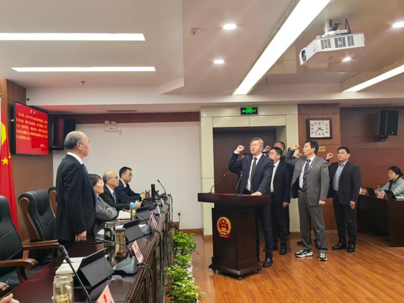 屯溪区第十八届人大常委会第二十二次会议召开