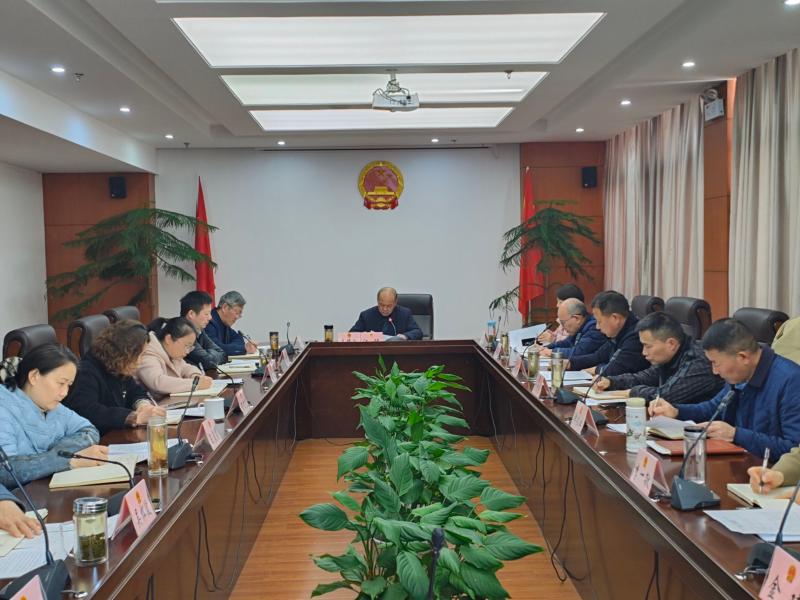 区人大常委会党组理论学习中心组传达学习全国两会精神