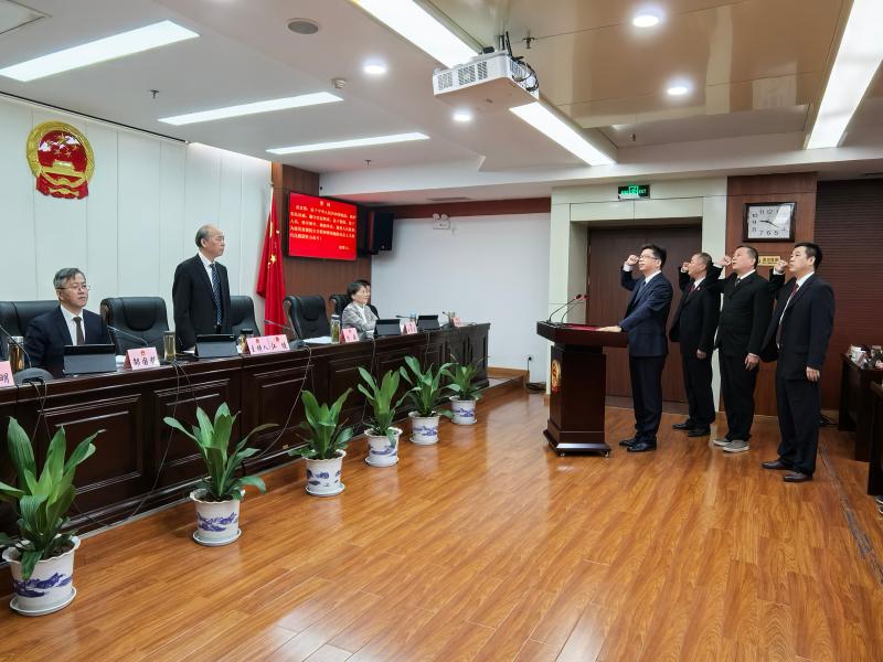 屯溪区第十八届人大常委会第二十八次会议召开